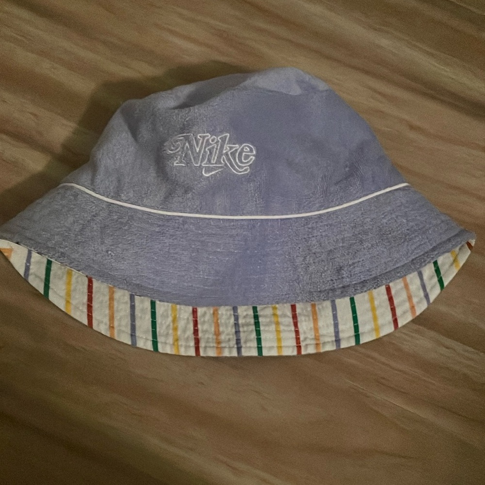 Nike bucket hat reversible